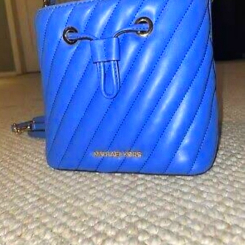MICHEAL KORS BLUE QUILTED PURSE. 3 WAY TO CARRY